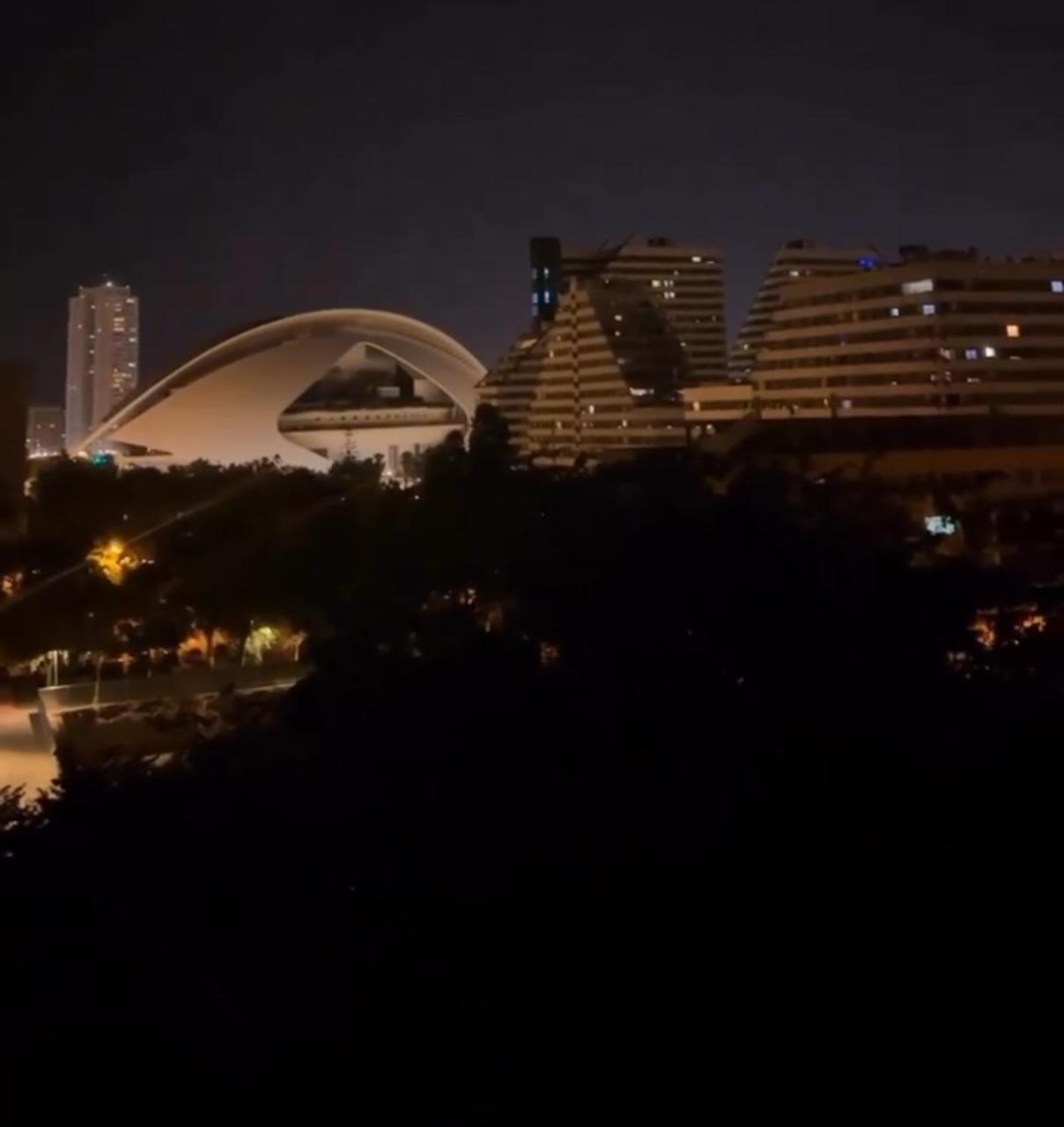 Ferienwohnung Piso Completo Cerca De Artes Y Ciencias Valencia Exterior foto
